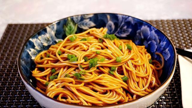 爱吃面条的要收藏，6种面条吃法，营养可口还吃不腻