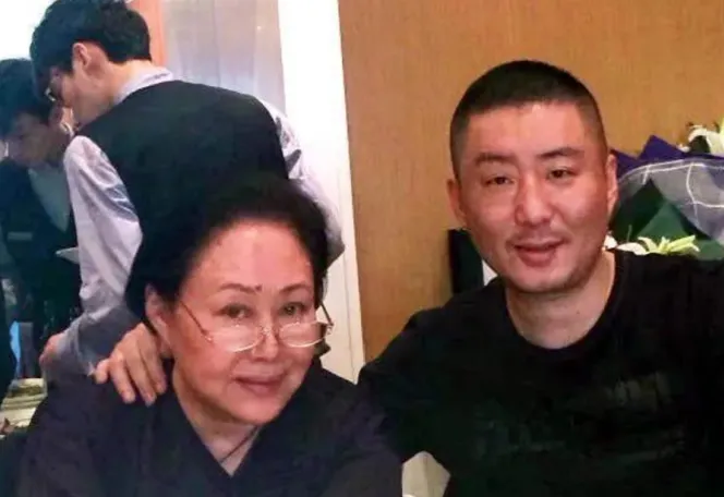 74岁斯琴高娃：因改国籍的跌宕人生，如今如何
