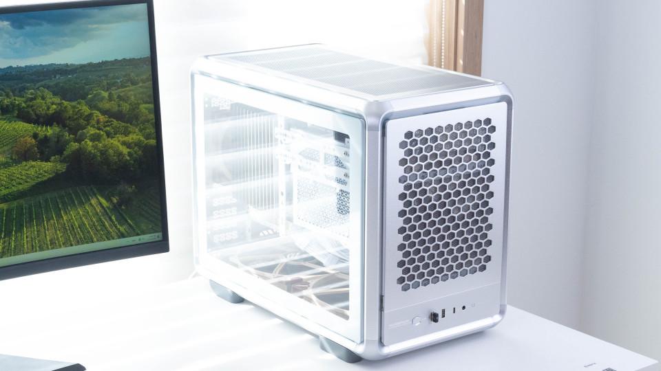 20CM风扇加持：华硕B850重炮手+索泰RTX50显卡+酷妈MF400 装机分享