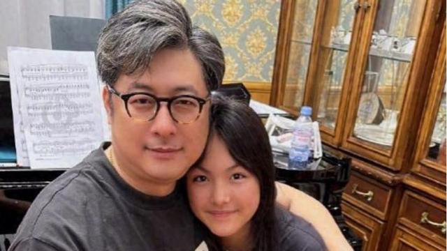 她高调宣布王诗龄拿下大奖，字里行间满是是骄傲