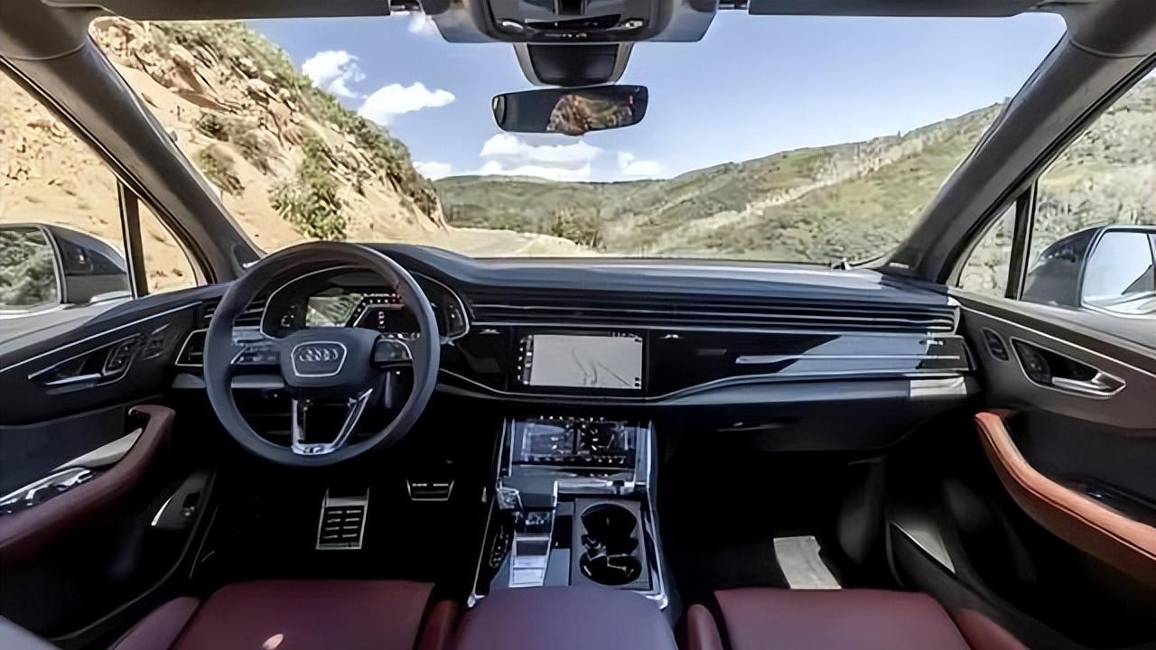 奥迪SQ7新款上市，售价约65.8万元，配4.0T V8引擎，暗夜武士风格