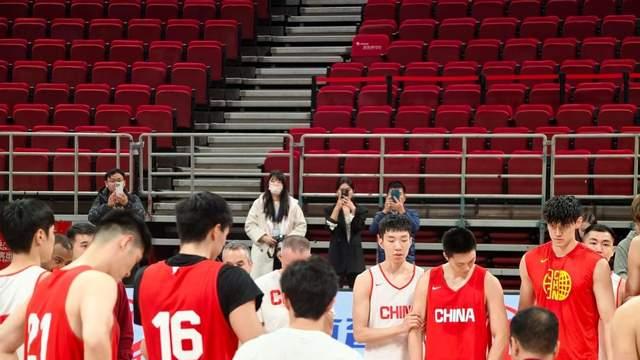 男篮12人名单公布：赵睿王俊杰等绝对主力缺席，周琦+张镇麟回归