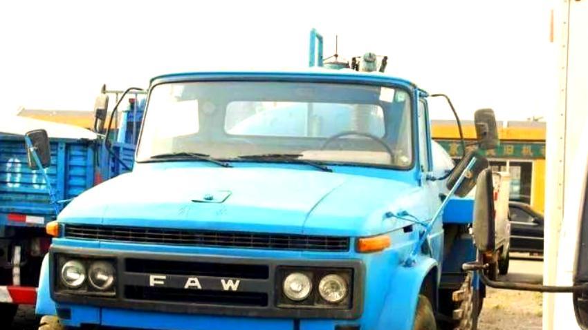 近70年前的科普画书，介绍街上各种用途汽车