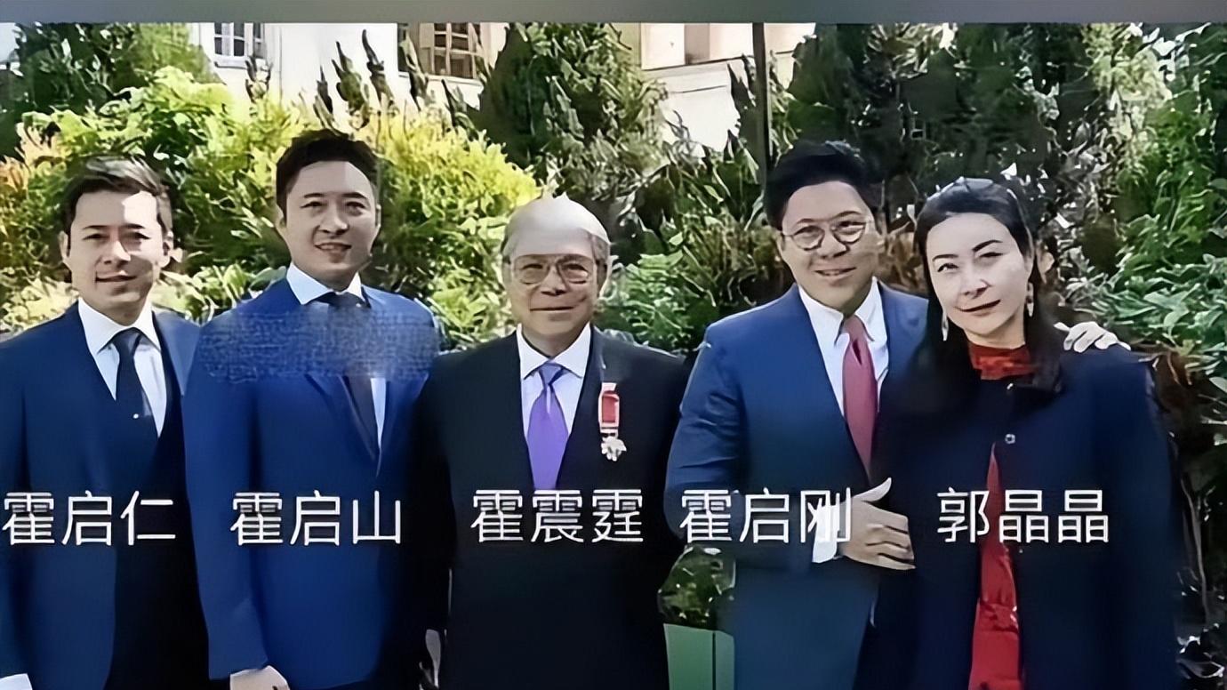 霍震霆曝小儿子已结婚，霍启仁妻子资料背景一览，是泰国才女