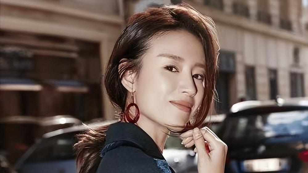 “垮了又回春”的4位女星，颜值跌落不忍直视，后来却又触底反弹