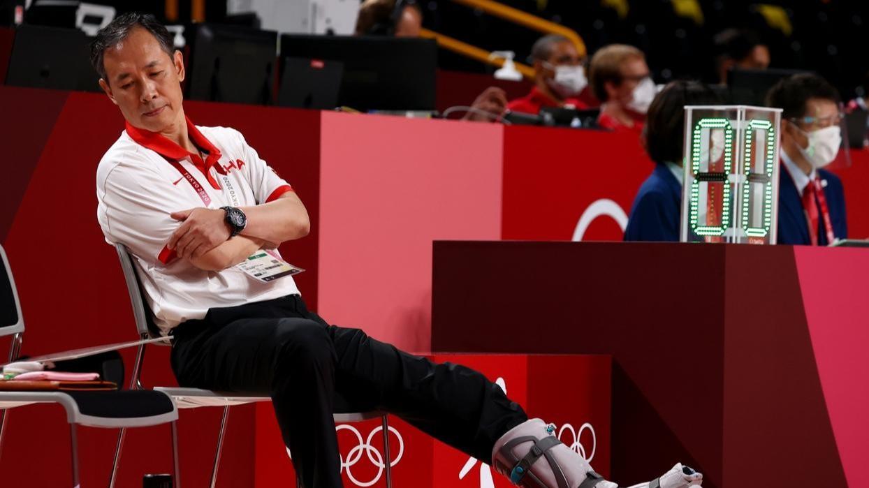 北京输广厦，本场裁判判罚有争议，苏群老师第一时间给出评价