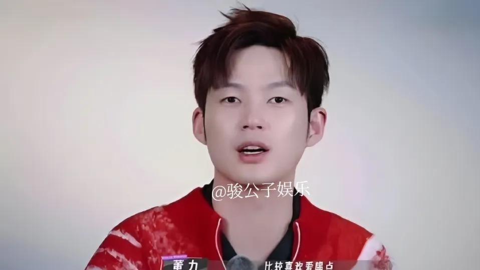 董力送阿诺爸爸开瓶器



董力这回送礼算是送进沟里去了！给爱喝酒的阿诺爸爸送开