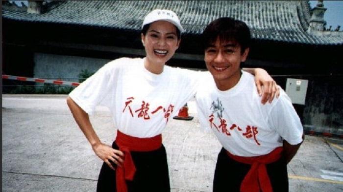 李若彤《天龙八部》剧组珍贵花絮，身材好力道大，还能背起段誉