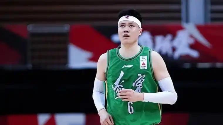 为什么贾队长解说篮球比赛，要比专业的篮球解说员还要有优势？