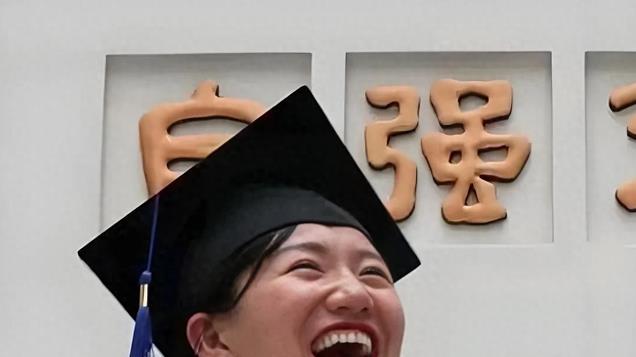 清华硕士工作5年后，自费6000元去蓝翔学烧菜，网友：硕升专？