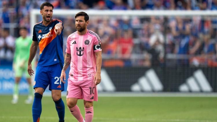 梅西助攻绝杀，迈阿密国际取得联盟杯首胜！纪录越来越近，梅西职业生涯的900球和400助攻，哪一项会先