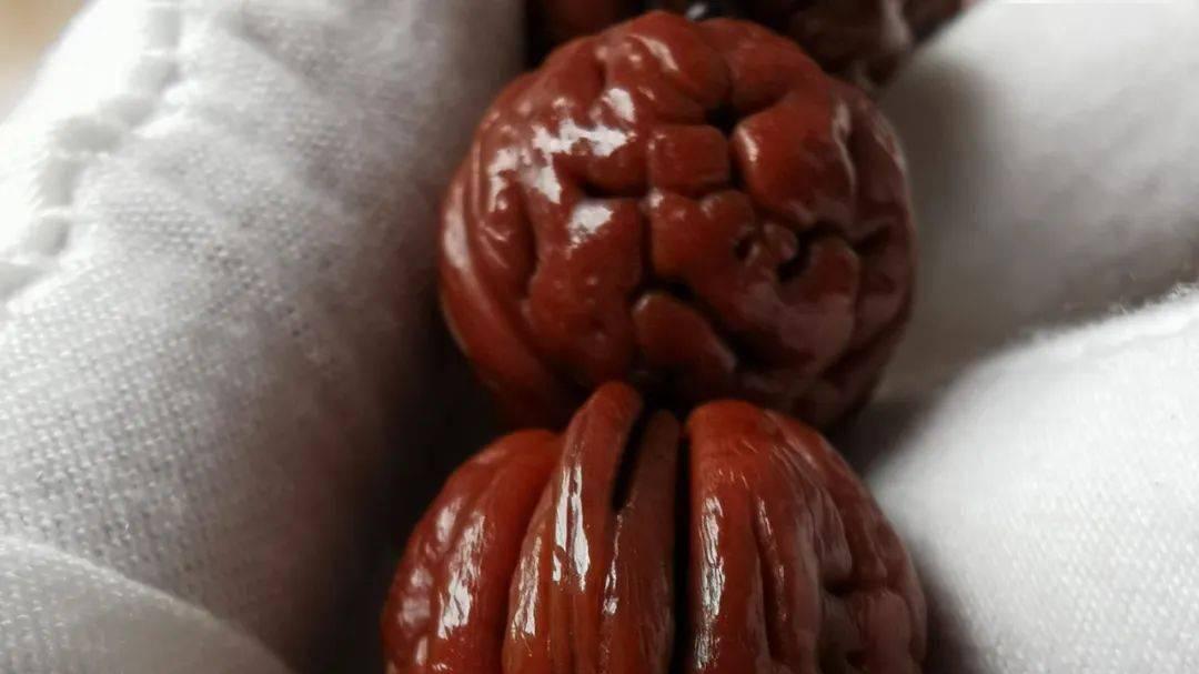 桃核真的是一个“鸡肋文玩”吗？盘玩其实只有一条捷径