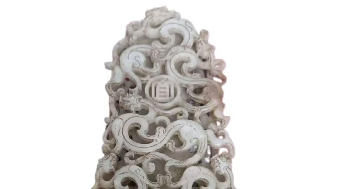 2138-镂空玉斧：30 厘米的古玉传奇，凿刻在玉石上的权力与信仰