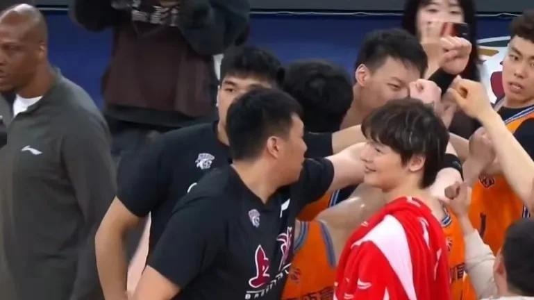 CBA联赛：高强度赛程，谁能笑傲江湖？季后赛悬念重重！