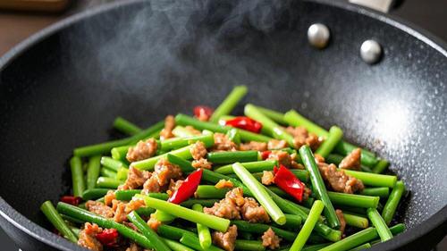 蒜苔炒肉这样做才好吃，步骤简单，肉嫩爽滑，味道鲜美，太下饭了