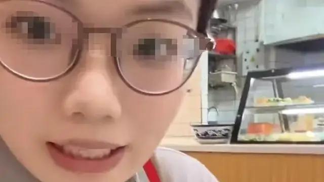 穿工装吃 9 元面被骂！老板作妖把店搞到关门到底谁错了？