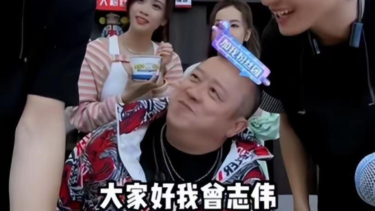 72岁在哪发光发热？曾志伟扫胸合照，撕开港星古惑仔赚钱群像