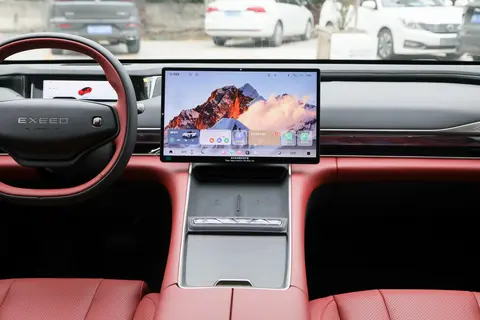 星纪元ES：空间大、动力足，家用出行选它挺合适，可以看看