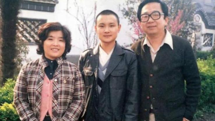 欧阳奋强：娶18岁初恋生一子，28岁儿子夭折，他晚年生活过得如何？