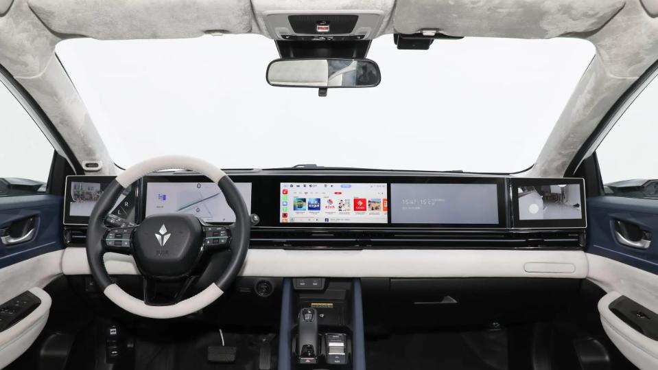 依旧个性十足，2025款灵悉L共推出两款配置，找不到入手的理由