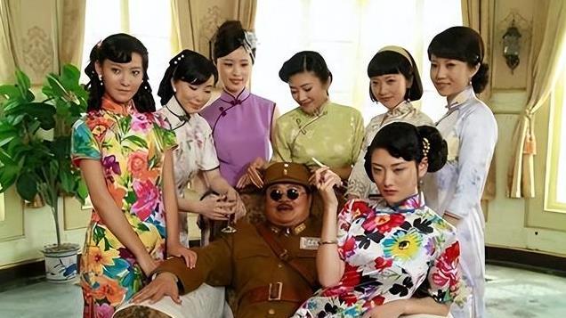 他是抗日英雄，一生娶了40个妻子，83岁去世，44年后才下葬