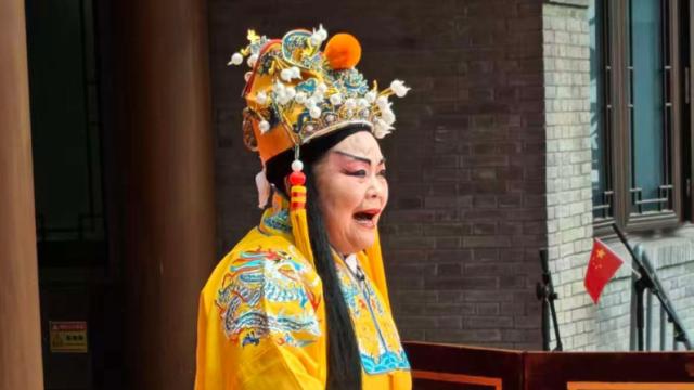 秦韵悠扬润民心 志愿服务传经典——易俗街区惠民演出燃动现场