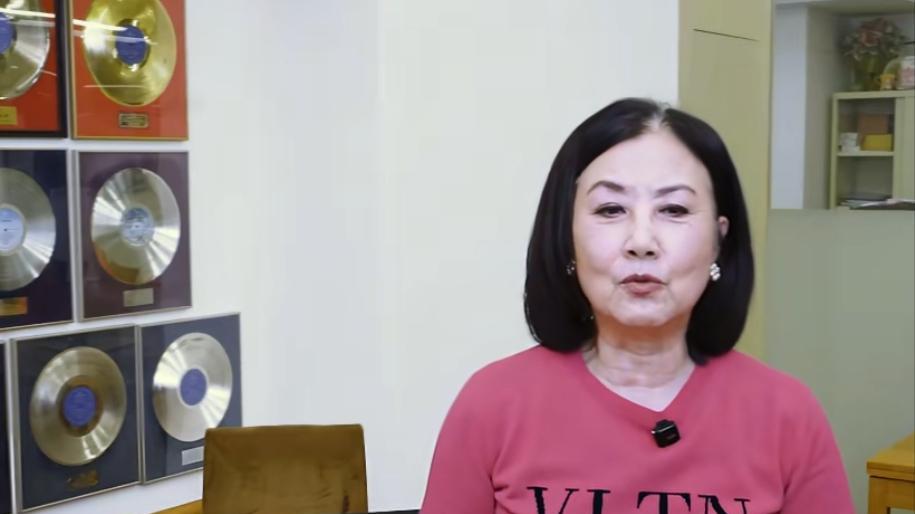 两次患癌，走路颤颤巍巍，汪明荃78岁开演唱会，捞钱行为太难看？