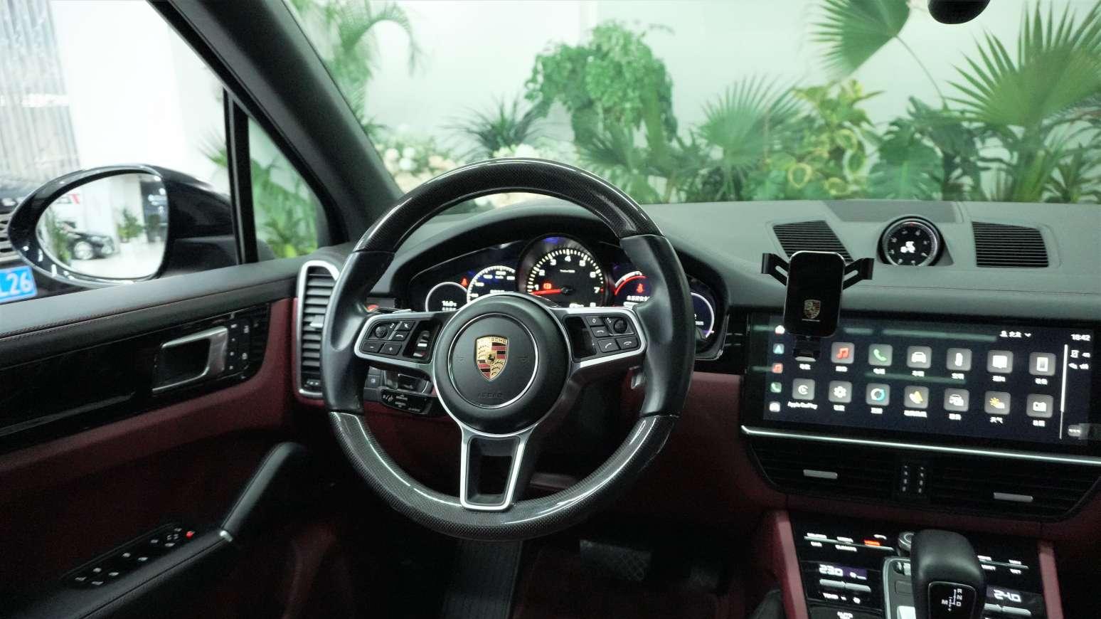 3万公里保时捷Cayenne，3.0T引擎动力澎湃，比新车香？