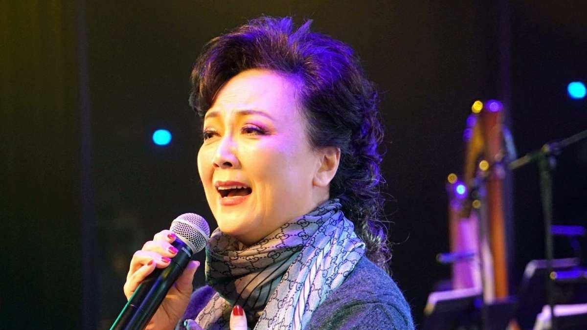 上影厂传奇女星的清醒人生，45年婚姻与优雅老去的秘密