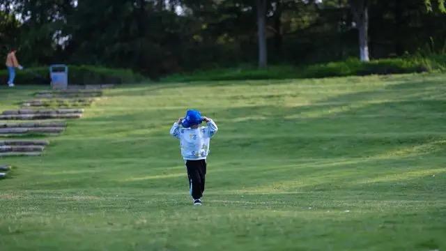 从“闭门不语”到“主动倾诉”：读懂青春期前期的情绪密码