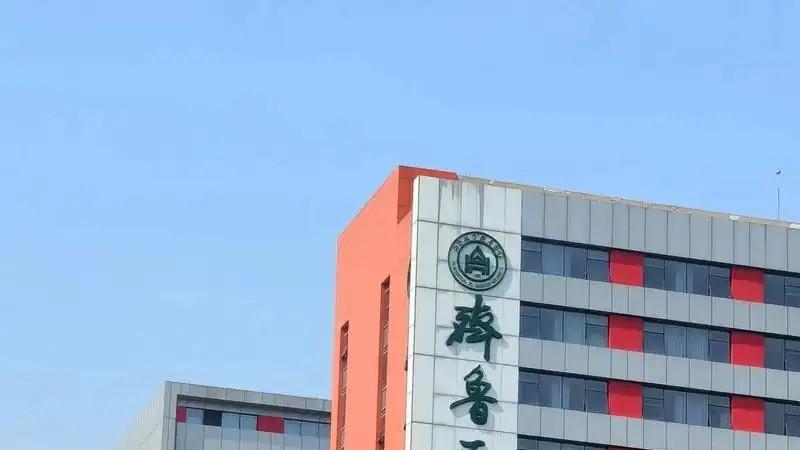 过于离谱！医院护士论文写“男性患子宫肌瘤”，院方回应来了！