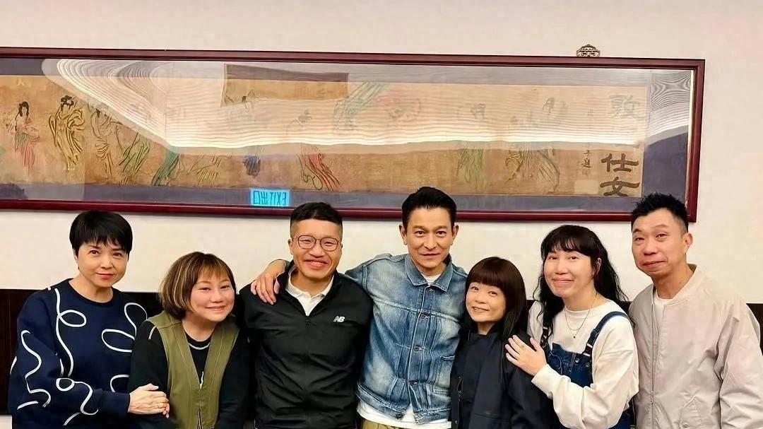 63岁刘德华消瘦憔悴，昔日天王风采不再？健康亮红灯？