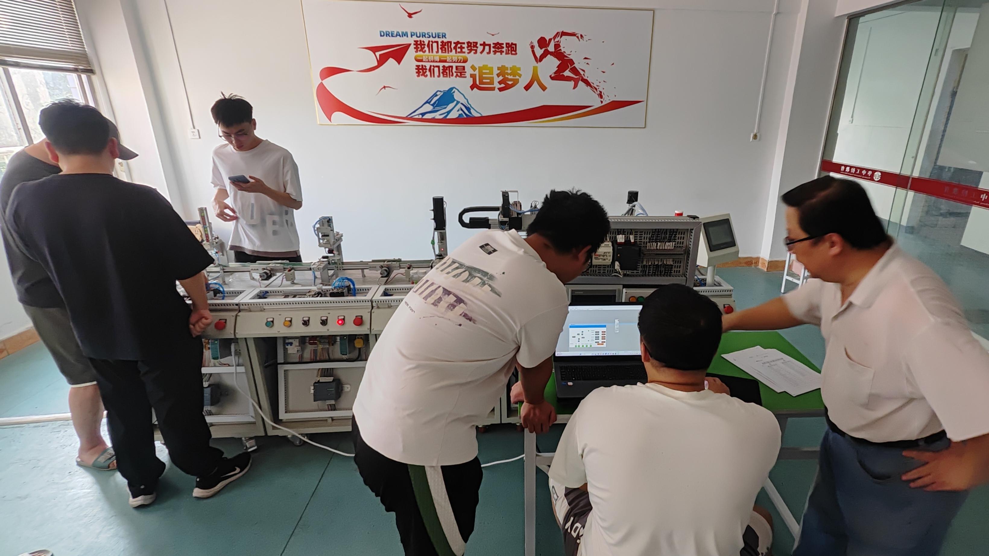 学员竞争力就靠这个！武汉电气自动化PLC培训学校的技术更新及时性榜单