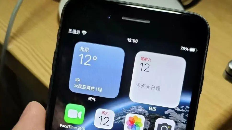 闲鱼流行暴改iPhone屏幕，换上全反射型RLCD，比墨水屏更夸张