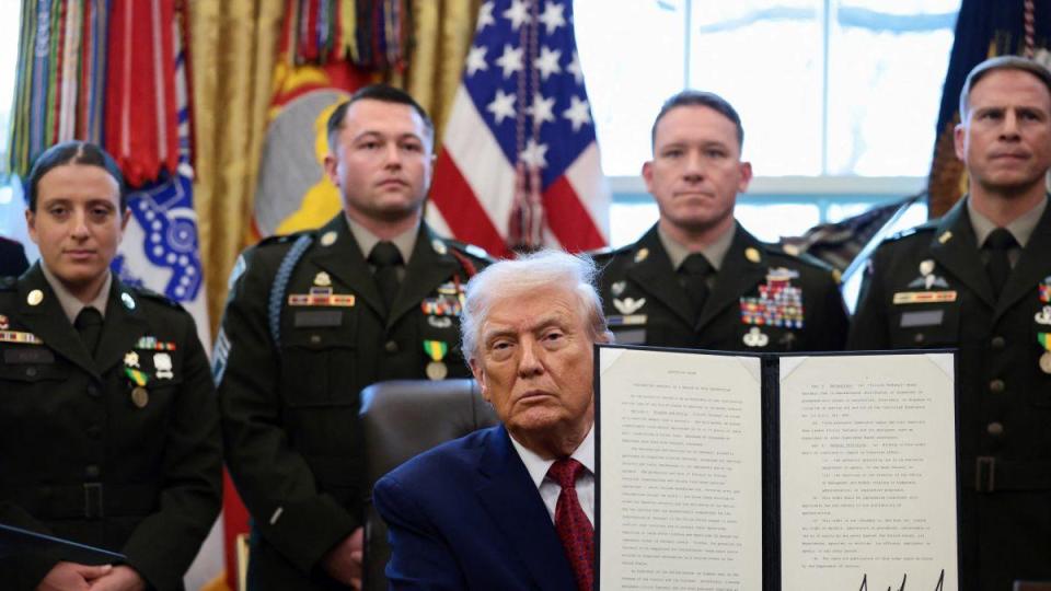 特朗普公布“黄金舰队”计划，一日内四线出击震动地缘格局｜特朗普日报