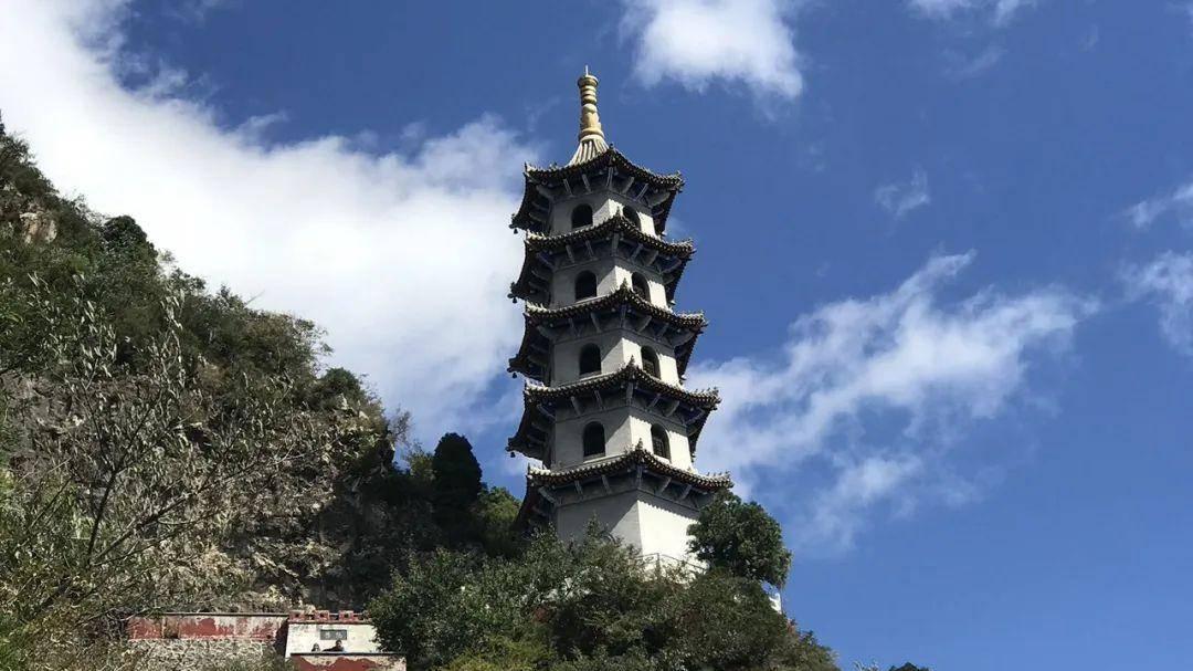 探秘圣莲山：京西小五岳的自然与传说之美