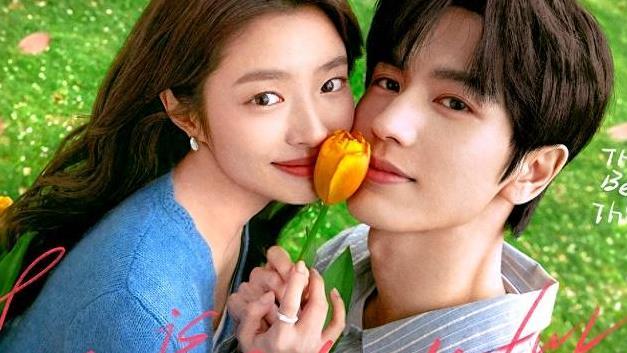 小花徐若晗拉踩素人营销美貌遭反噬，初中照片被扒和现在差别太大