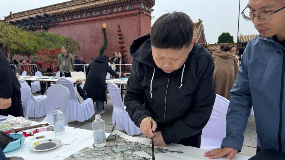 汴梁头条|“菊香开封 墨舞中原”写菊画菊活动在开封龙亭景区举办