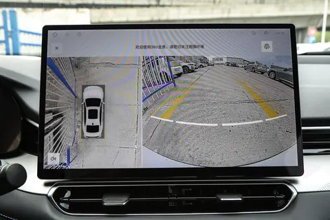 吉利星瑞出新款，想买燃油轿车看看？