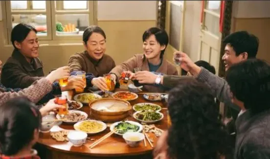 《六姊妹》看懂刘美心热情欢迎离开15年的婆婆回来住，才知婆媳关系中，藏着怎样的玄机