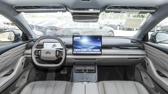 吉利银河A7新车色亮相，纯电续航达122公里，或将于年内正式上市