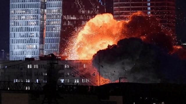 伊朗导弹十连砸用事实证明：若东风反舰弹出手，美航母结局会更惨