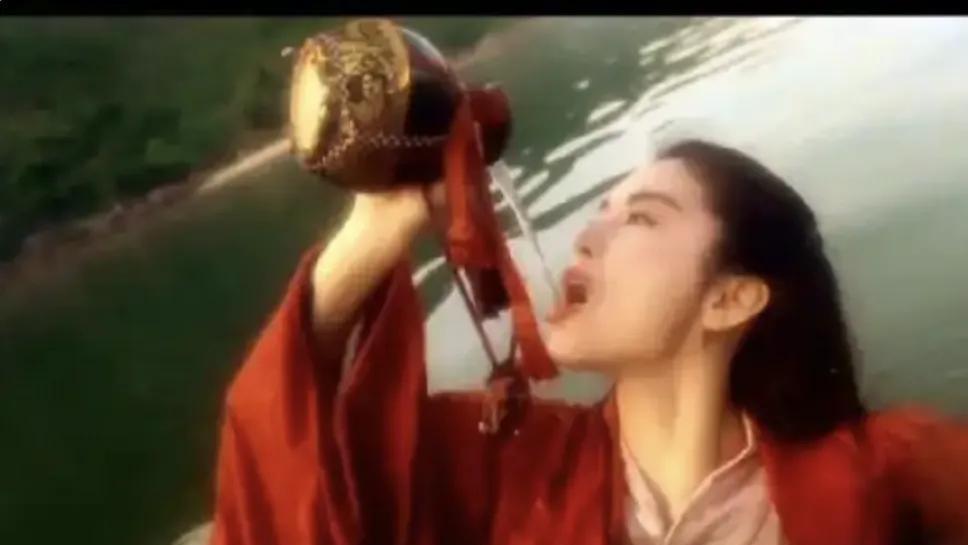 王晶我服你了！张雨绮演东方不败就算了，看到令狐冲我心情复杂