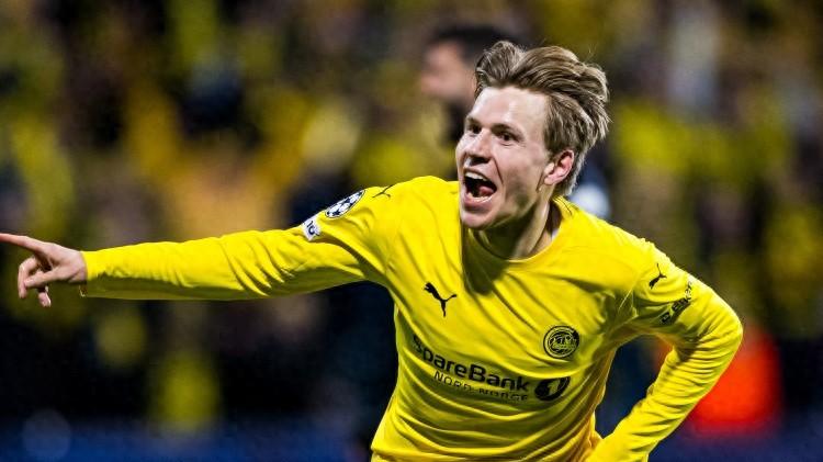 欧冠本赛季过人榜：第1非五大联赛球员 亚马尔第2 多库第3 萨内第4