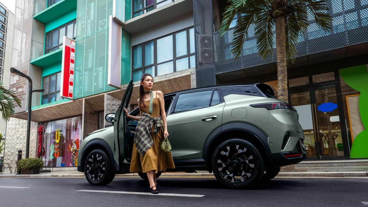 选首辆SUV纠结个性与安全？10.06万起的领克06 Relive给答案