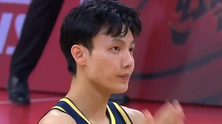 广东半场吊打天津！奎因+萨姆纳轰28分，3内线齐发挥，2后卫打铁