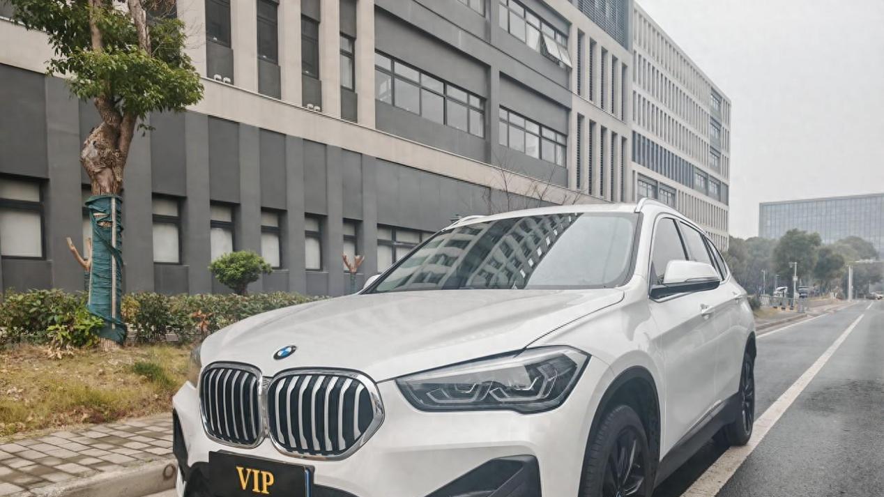 宝马X1：不到13万圆你蓝天白云梦，22款一手准新车值得入手？