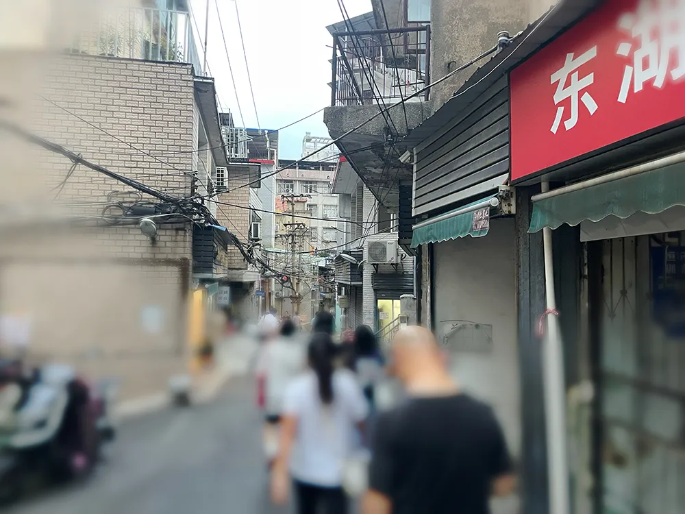 加班到 12 点催业绩！运营的累，当代青年谁没懂