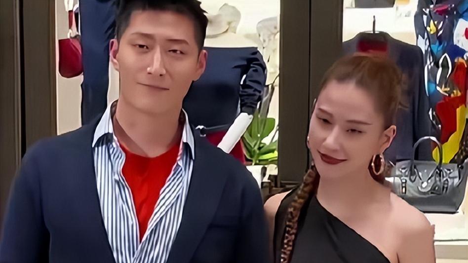 赌王女婿难当！窦骁被曝索要天价婚礼赔偿，何超莲冷处理为哪般？