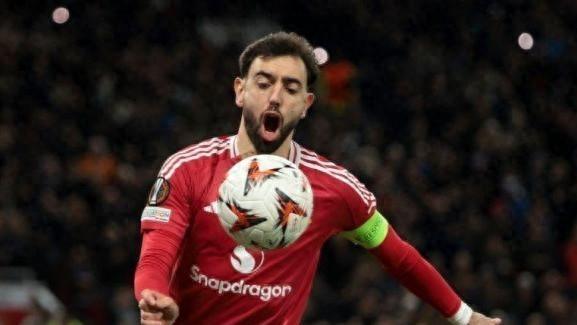 曼联 4-1 皇家社会：B费帽子戏法，裁判抢戏，红魔险胜晋级？